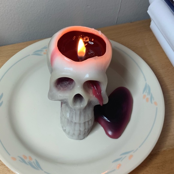 Beeswax Bleeding Skull Candle🕯 - Picture 8 of 8